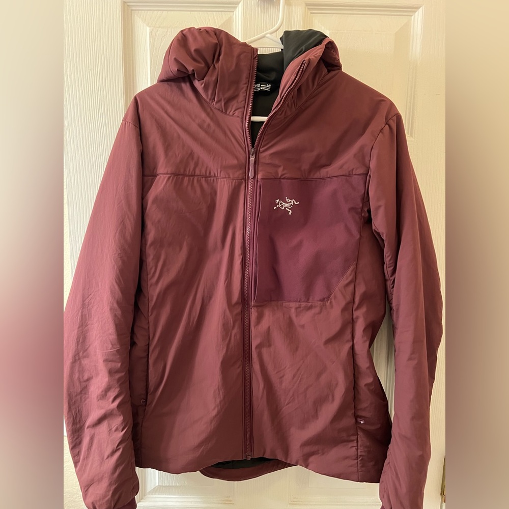 Arc’teryx Atom Lt women’s hoody burgandy